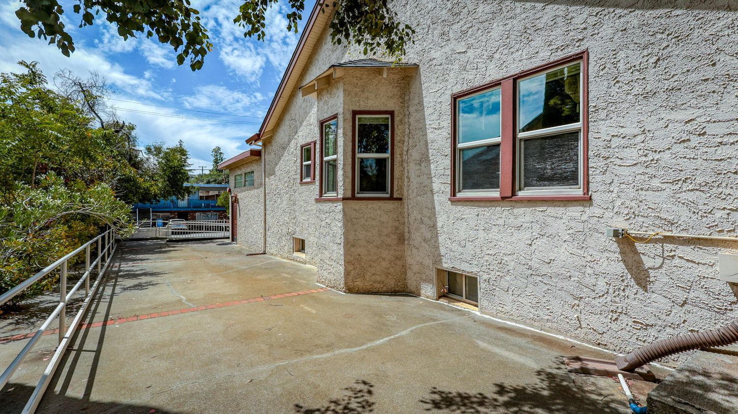 Standalone Commercial Cottage: 2437 Old Eureka Way, Redding, CA 96001